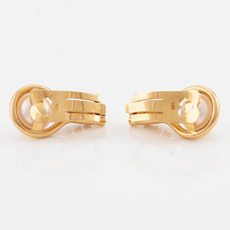 Earrings, 18K gold with pearls and brilliant-cut diamonds.