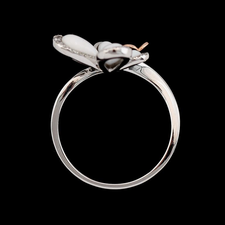 RING, 14K vit/roséguld, vita agater och diamanter.