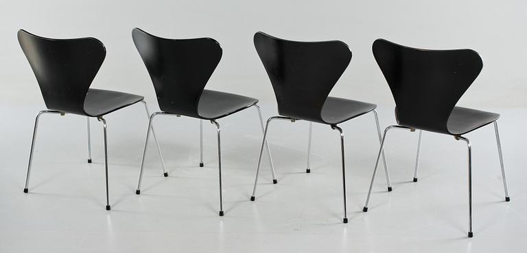 STOLAR, 3 + 1 st, "Sjuan", Arne Jacobsen, Fritz Hansen, 1900-talets senare del.