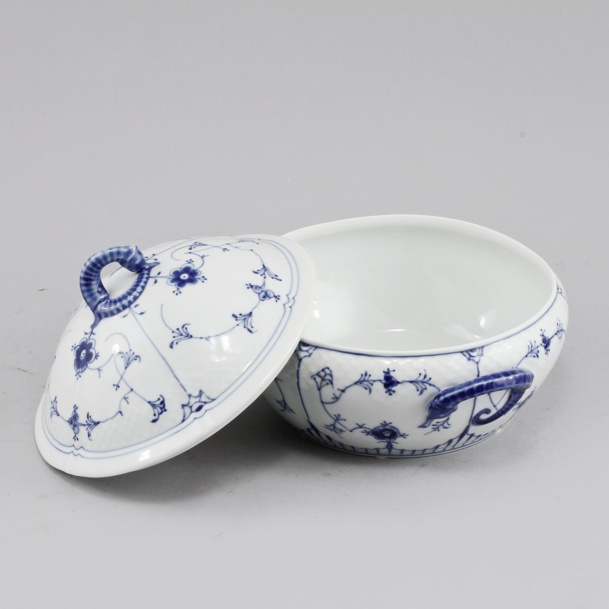 TERRIN, porslin, Musselmalet, Bing & Grøndahl, Danmark, 1900-talets andra hälft.