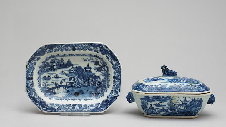 A blue and white butter tureen with cover and stand, Qing dynasty, Qianlong (1736-95).