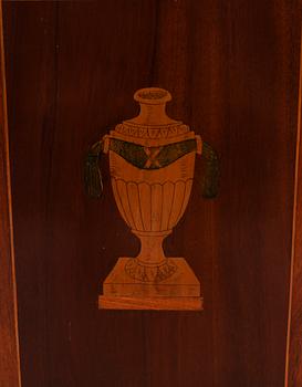 BYRÅ, gustaviansk stil, 1800-/1900-tal.