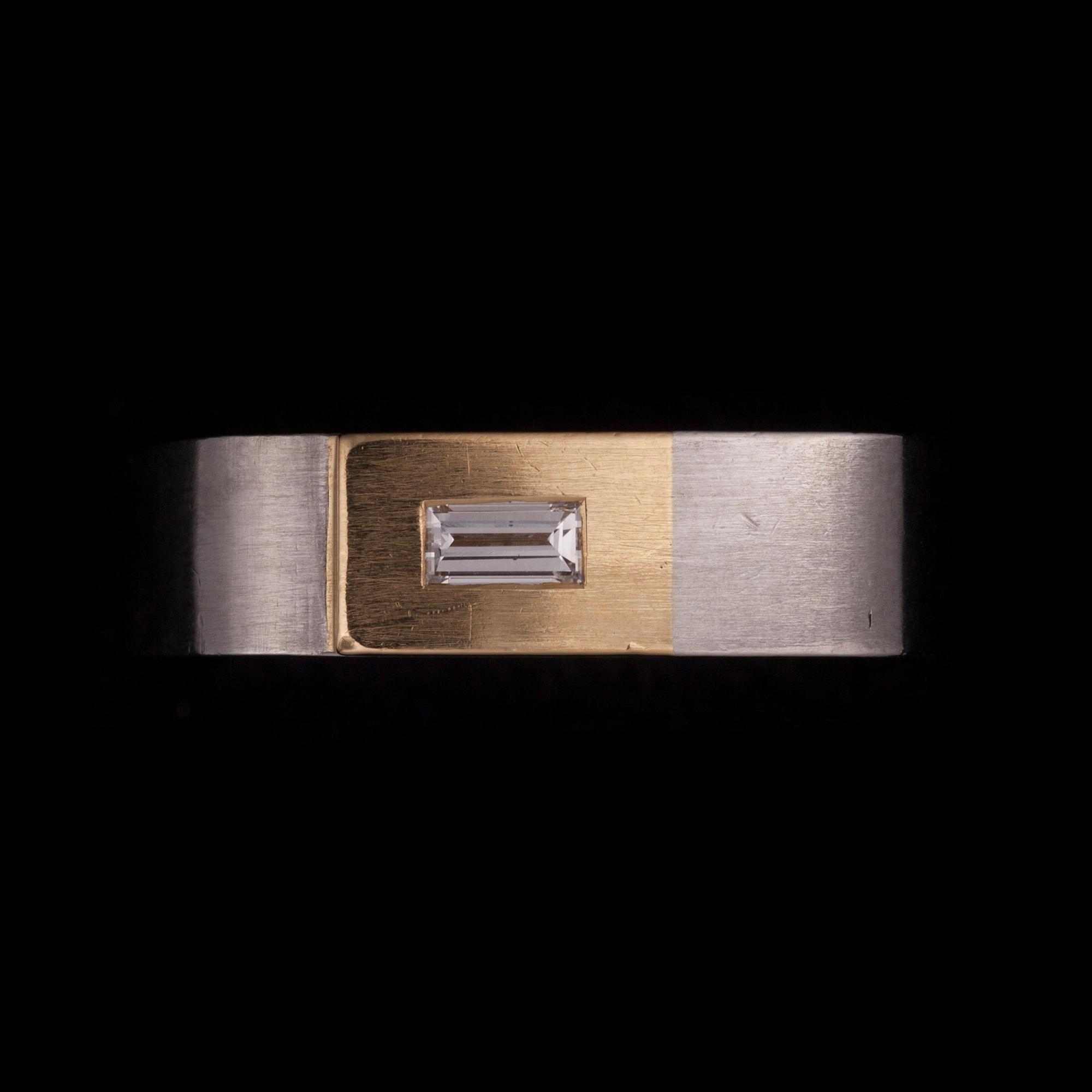 RING, platina, baguetteslipad diamant 0,36 ct. Vikt 13,4 g.