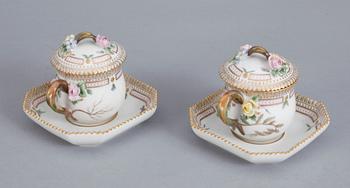 CREMEKOPPAR med FAT, porslin, 2 st, Flora Danica, Royal Copenhagen, Danmark.