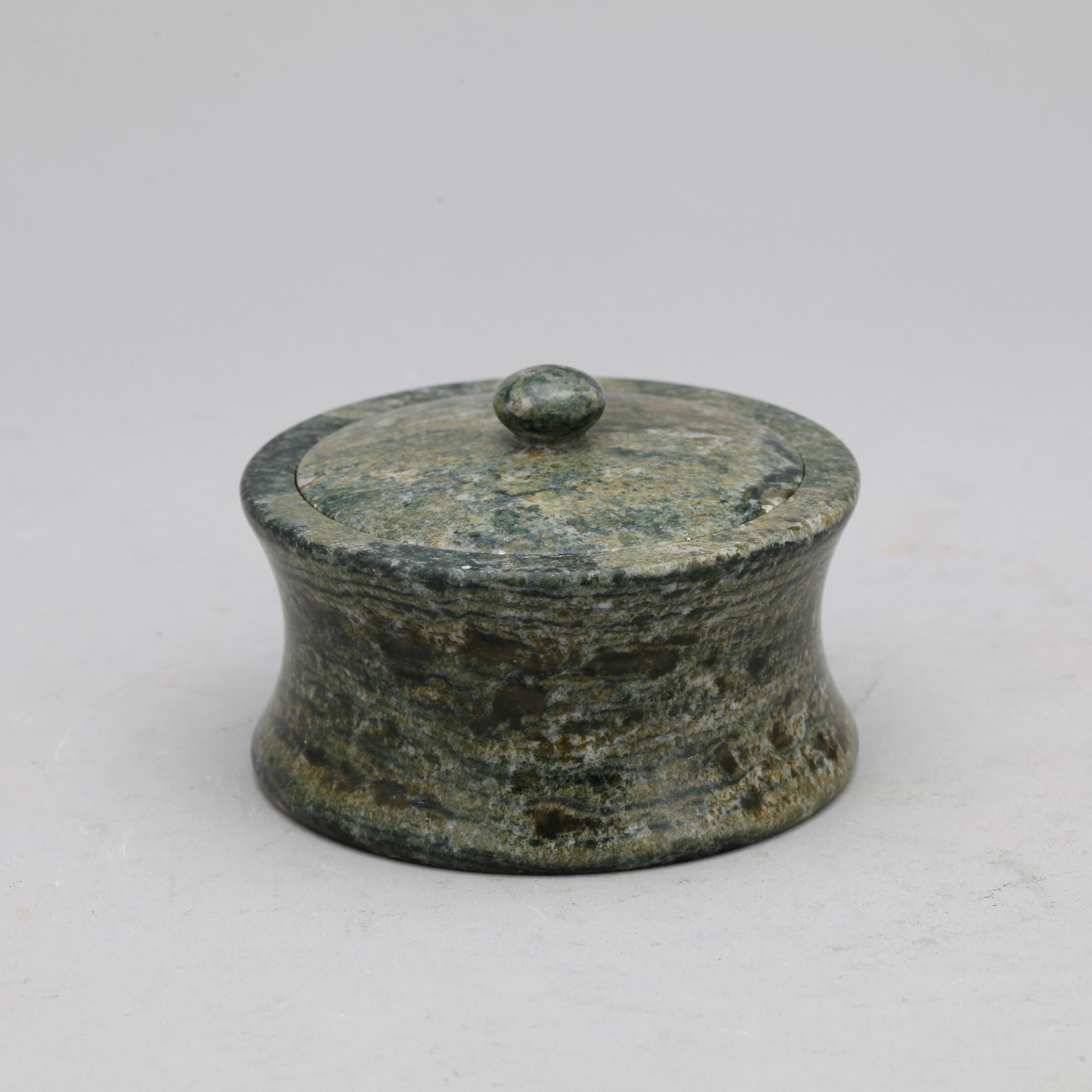 PARTI, kolmårdsmarmor, 4 delar, 1900-tal.