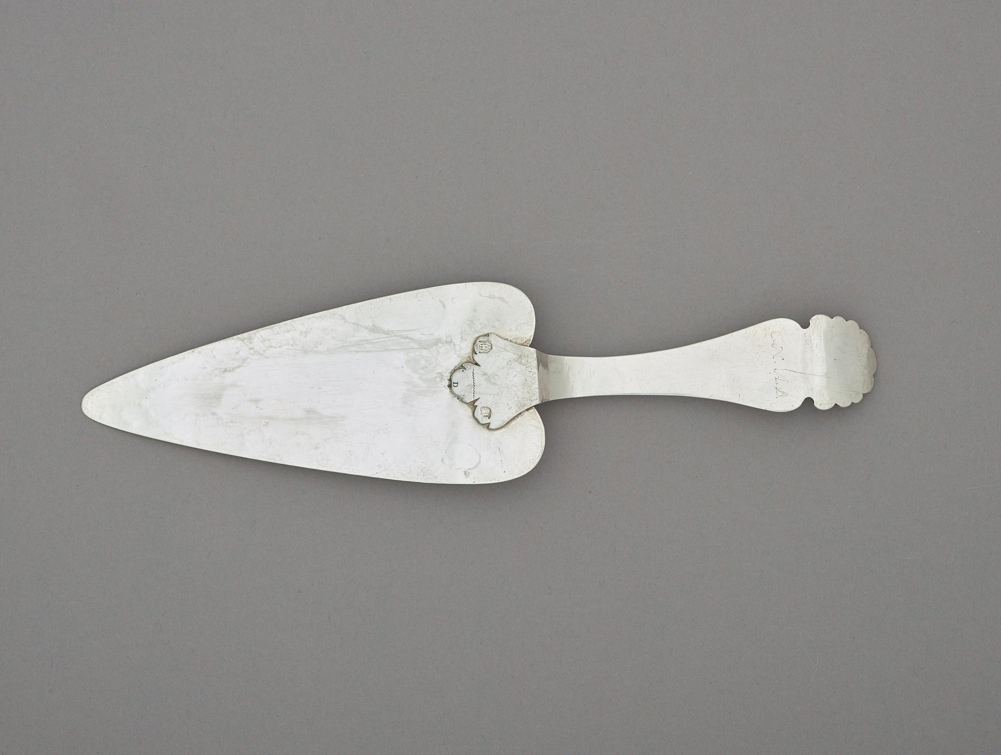 TÅRTSPADE, av Conrad Heitmüller, Nyköping 1740. Senbarock.