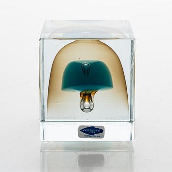 Oiva Toikka, An annual glass cube, signed Oiva Toikka 289/2000, Nuutajärvi 1983.