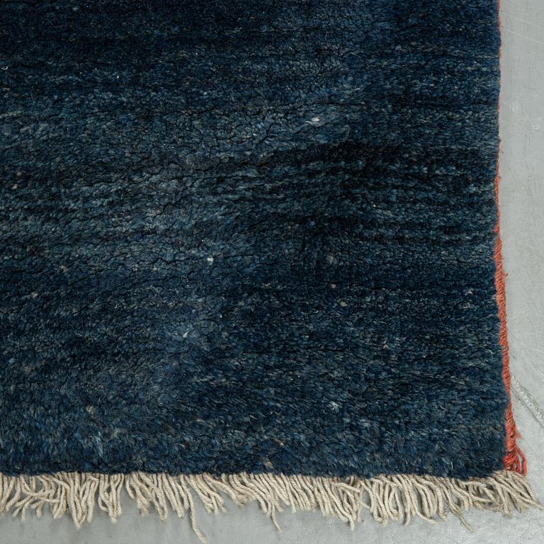 A carpet, oriental, ca 284 x 180 cm.
