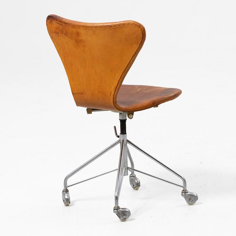Arne Jacobsen, Office chair, "Series 7", Fritz Hansen, Denmark, 1960s.