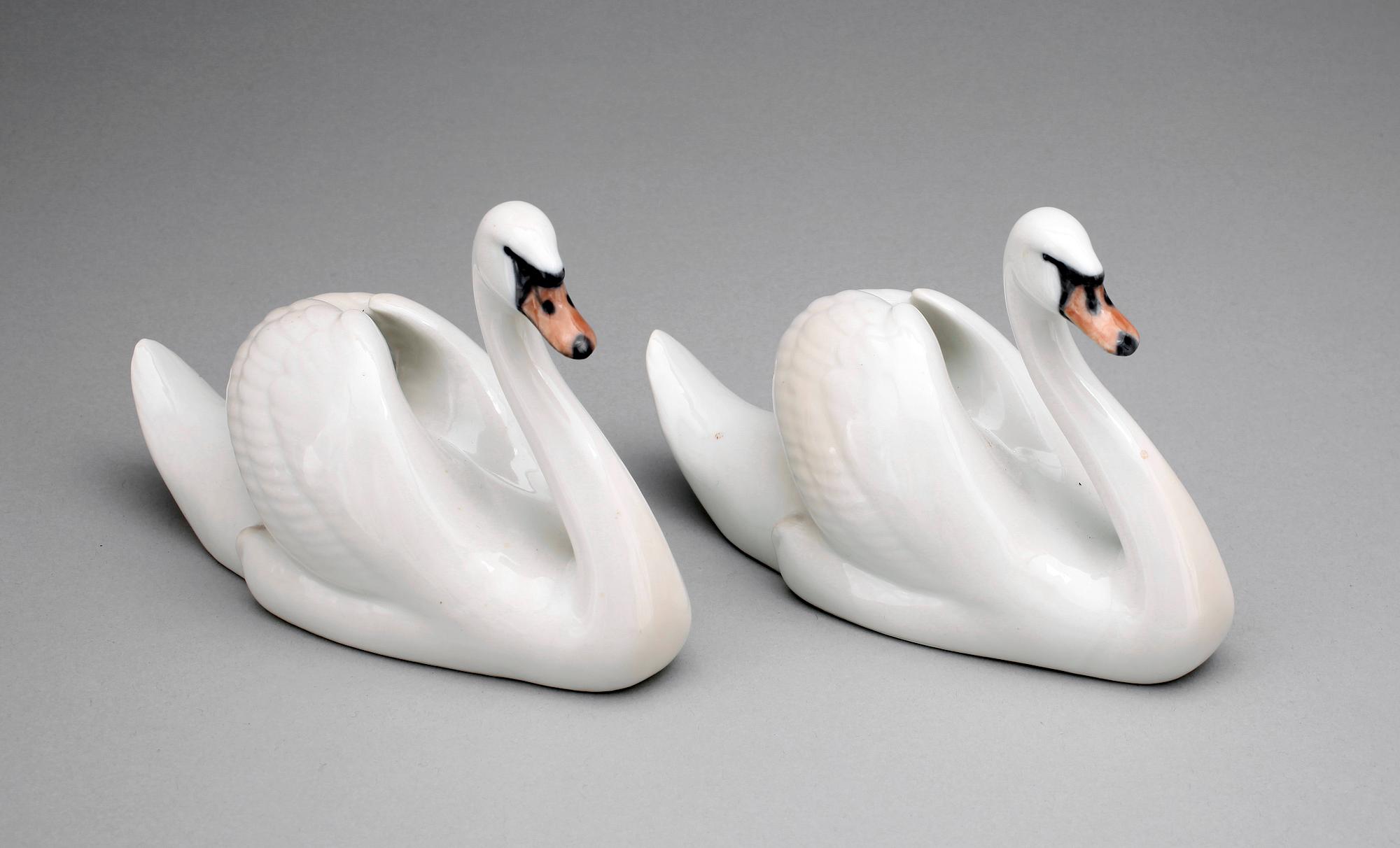 FIGURINER, ett par, porslin, Royal Copenhagen, Danmark, 1900-talets andra hälft.