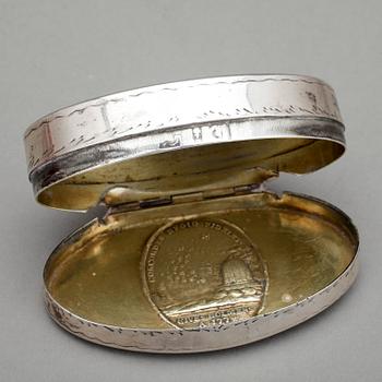 DOSA, silver, möjligen Carl Fahlberg, Uppsala, 1700-tal. Vikt ca 75 cm.