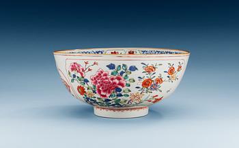 1598. A famille rose punch bowl, Qing dynasty, Qianlong (1736-95).