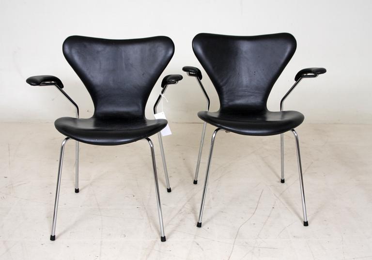 KARMSTOLAR, ett par, "Sjuan", Arne Jacobsen, Fritz Hansen.