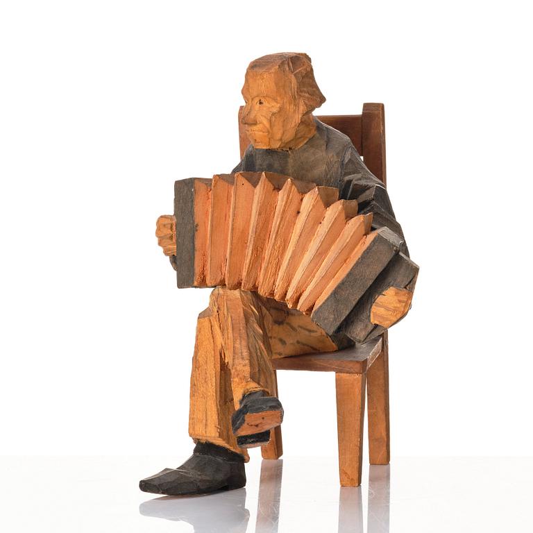 Axel Petersson Döderhultarn, Seated accordionist.