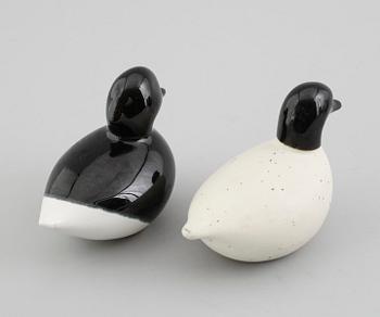 FIGURER, 2 st, keramik, sannolikt Finland, 1900-talets andra hälft.