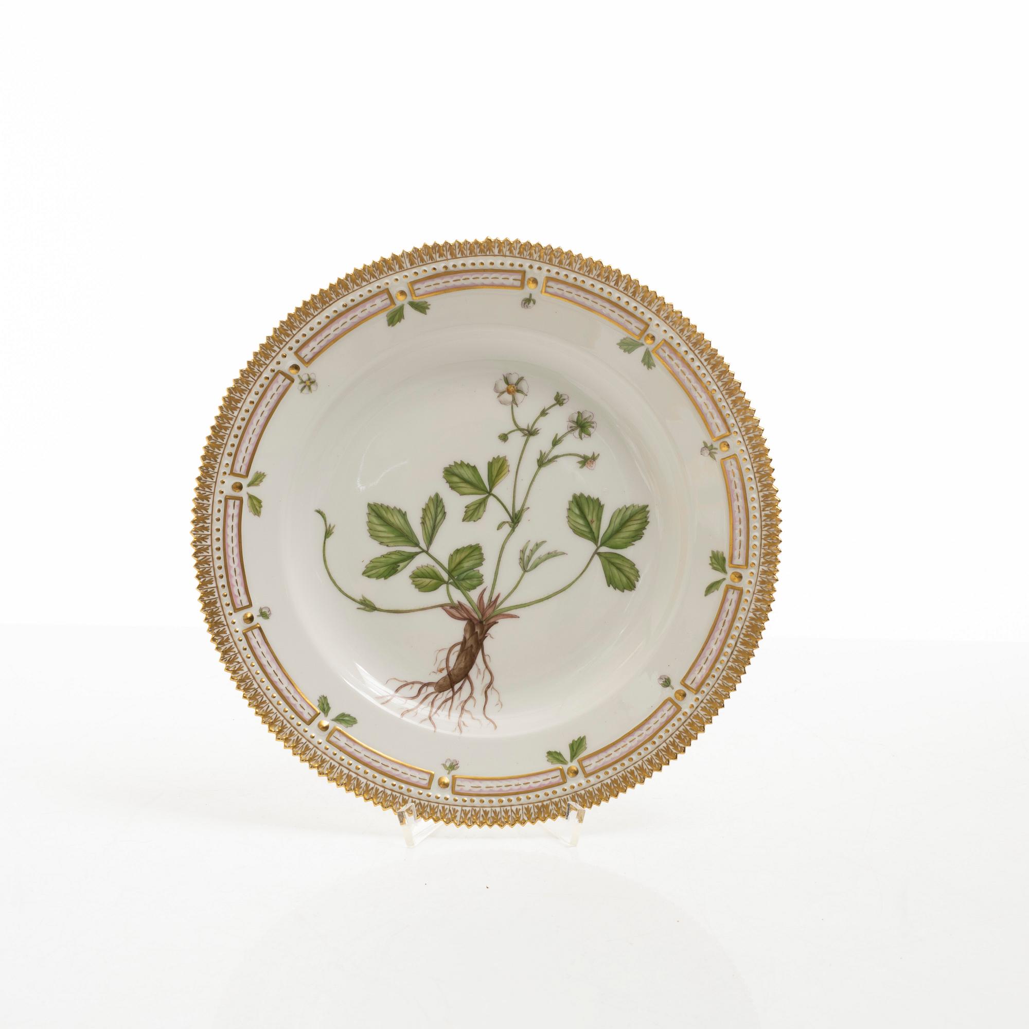 A set of five Royal Copenhagen 'Flora Danica' dinner plates, Denmark, 20th century.