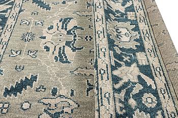 An oriental carpet with Mamluk design, c. 372 x 277 cm.