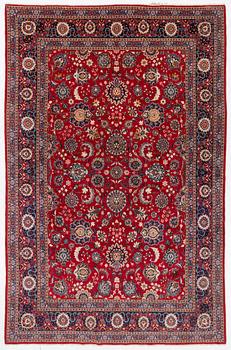 A semi-antique Keshan carpet, c. 416 x 270 cm.