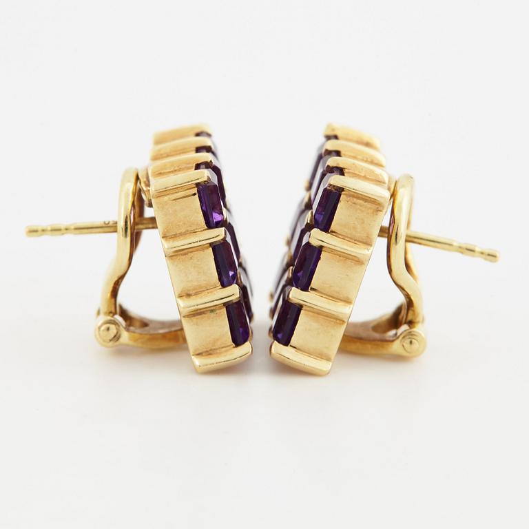 Breuning, a pair of earrings, a pendant and a ring.