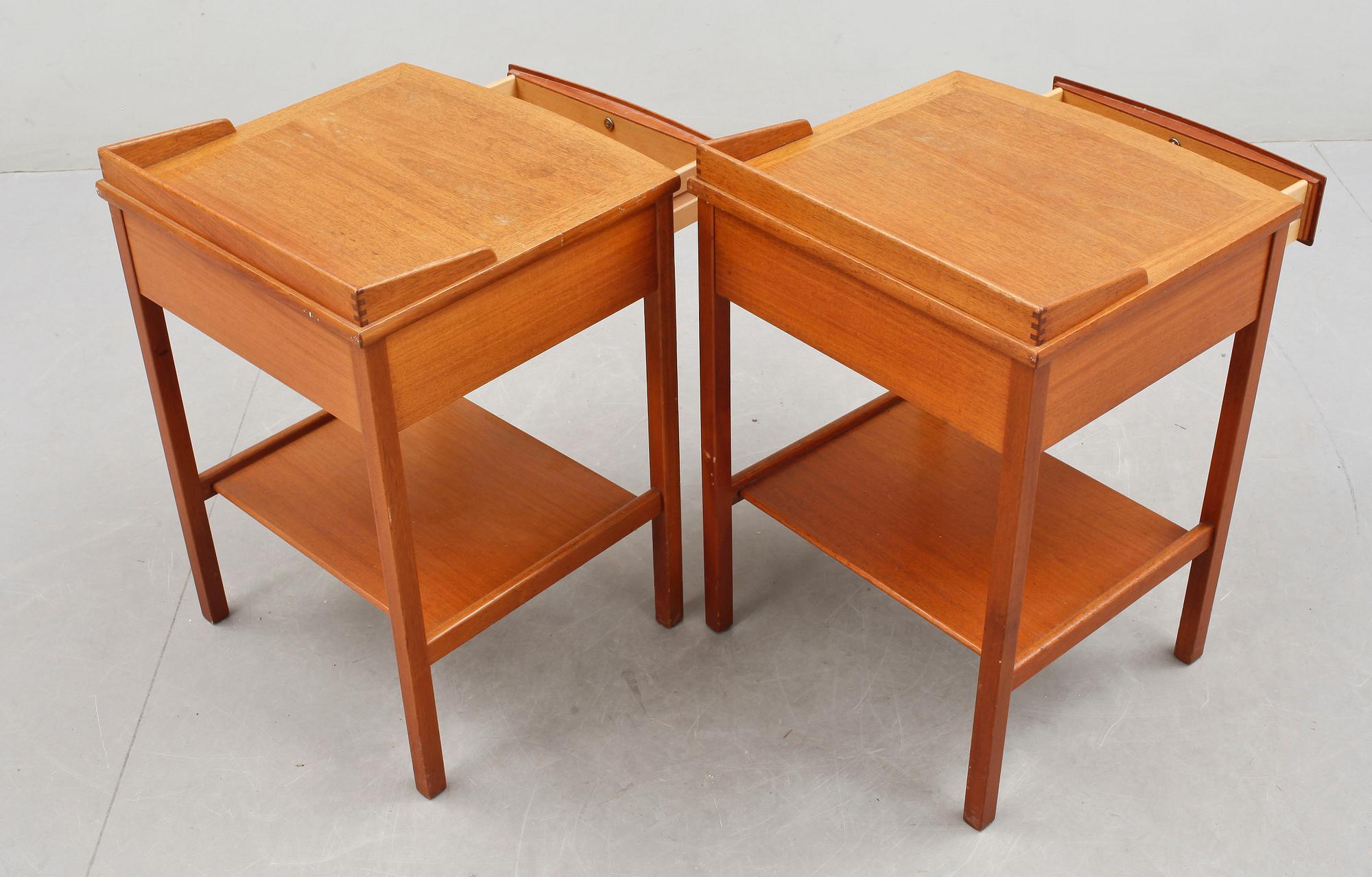 SÄNGBORD, ett par, sannolikt NK's Triva-serie, design Kerstin Hörlin-Holmqvist.