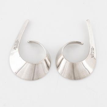 TONE VIGELAND, a pair of earrings,"Slynge – Sling", PLUS Sølvstue, Norway Silver Designs,