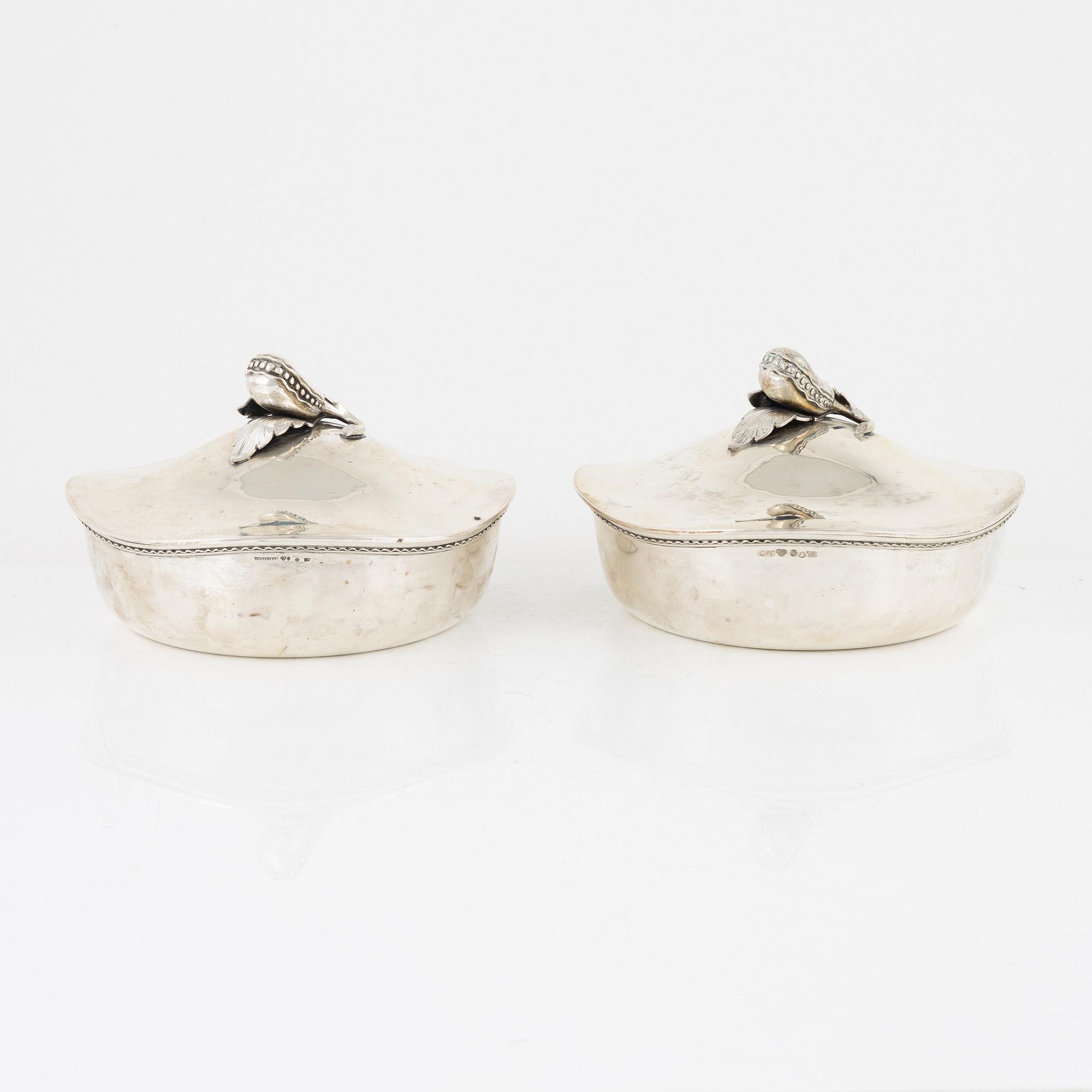 A pair of silver turrens with lid, mark of CF Carlman, Stockholm 1945 and 1947.