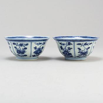 A pair of blue and white bowls, Qing dynasty, Jiaqing (1796-1820).