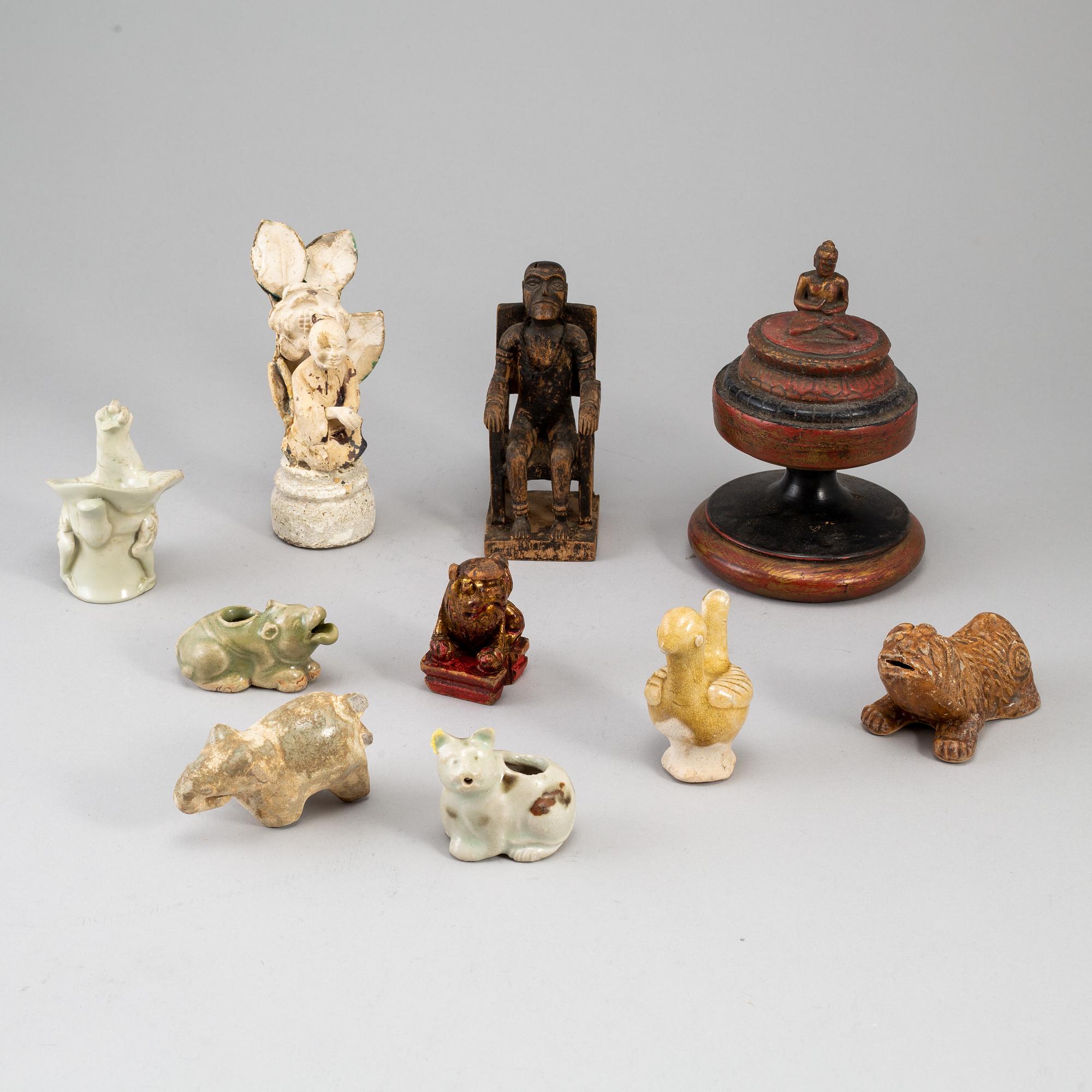 A group of 10 Southeast asian objects, 20th century.