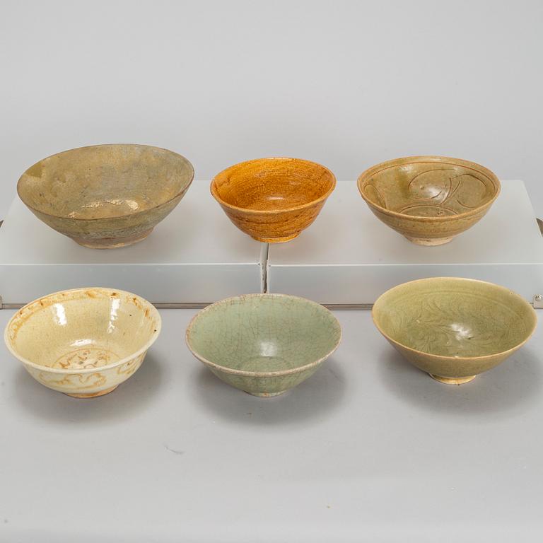 A group of Southeast asian ceramic bowls, including Thailand 17th/19th century.