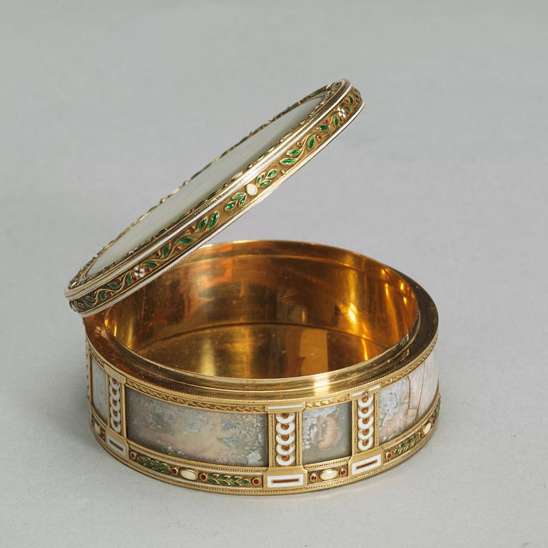 Fabergé, dosa, verkmästare Henrik Wigström, guld och emalj, S:t Petersburg 1899-1908. Ristat inventarienummer.