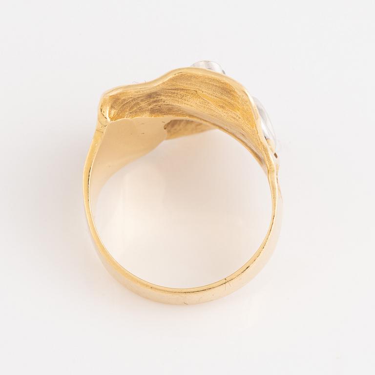 Ole Lynggaard, ring, 18K guld med  briljantslipad diamant.