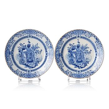 1176. A pair of armorial dinner plates, soft paste, Qing dynasty, 18th century.