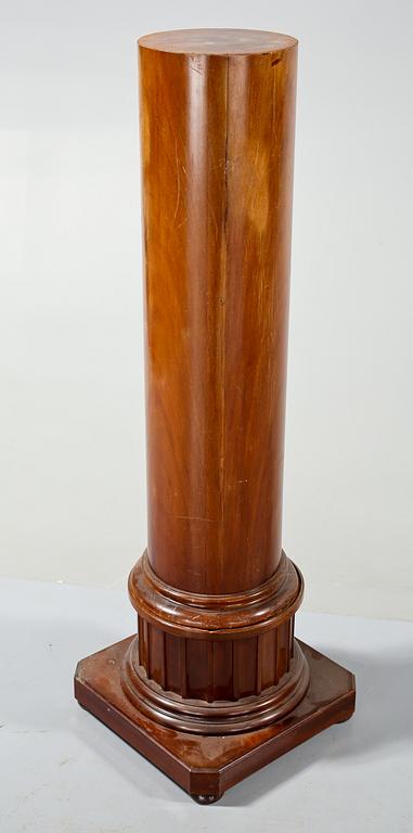 PIEDESTAL, omkring år 1900.