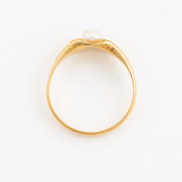 Lapponia, ring 18K gold and a cultured pearl, Finland 1981.