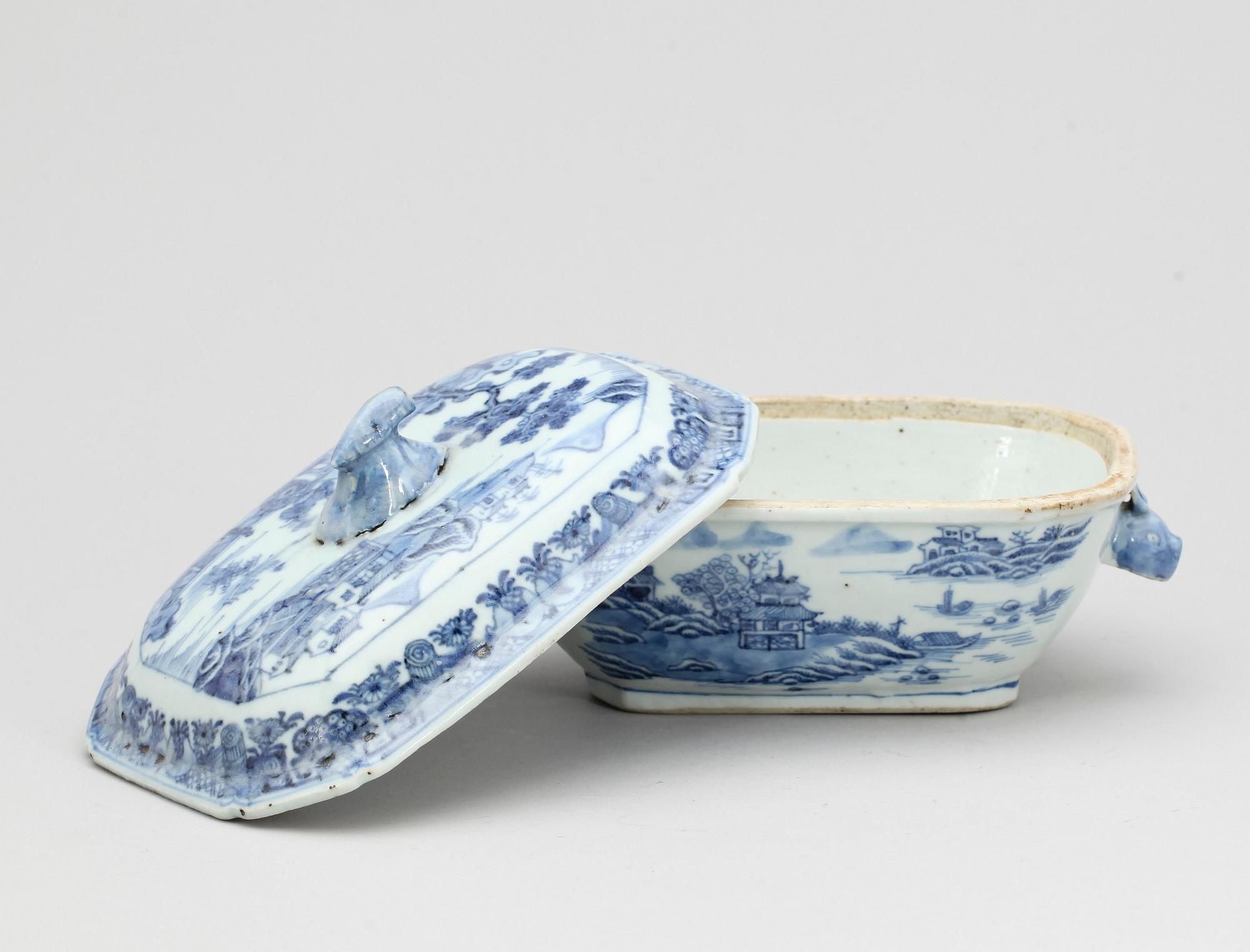 SMÖRTERRIN, porslin, Kina, Qianlong (1736-1795).