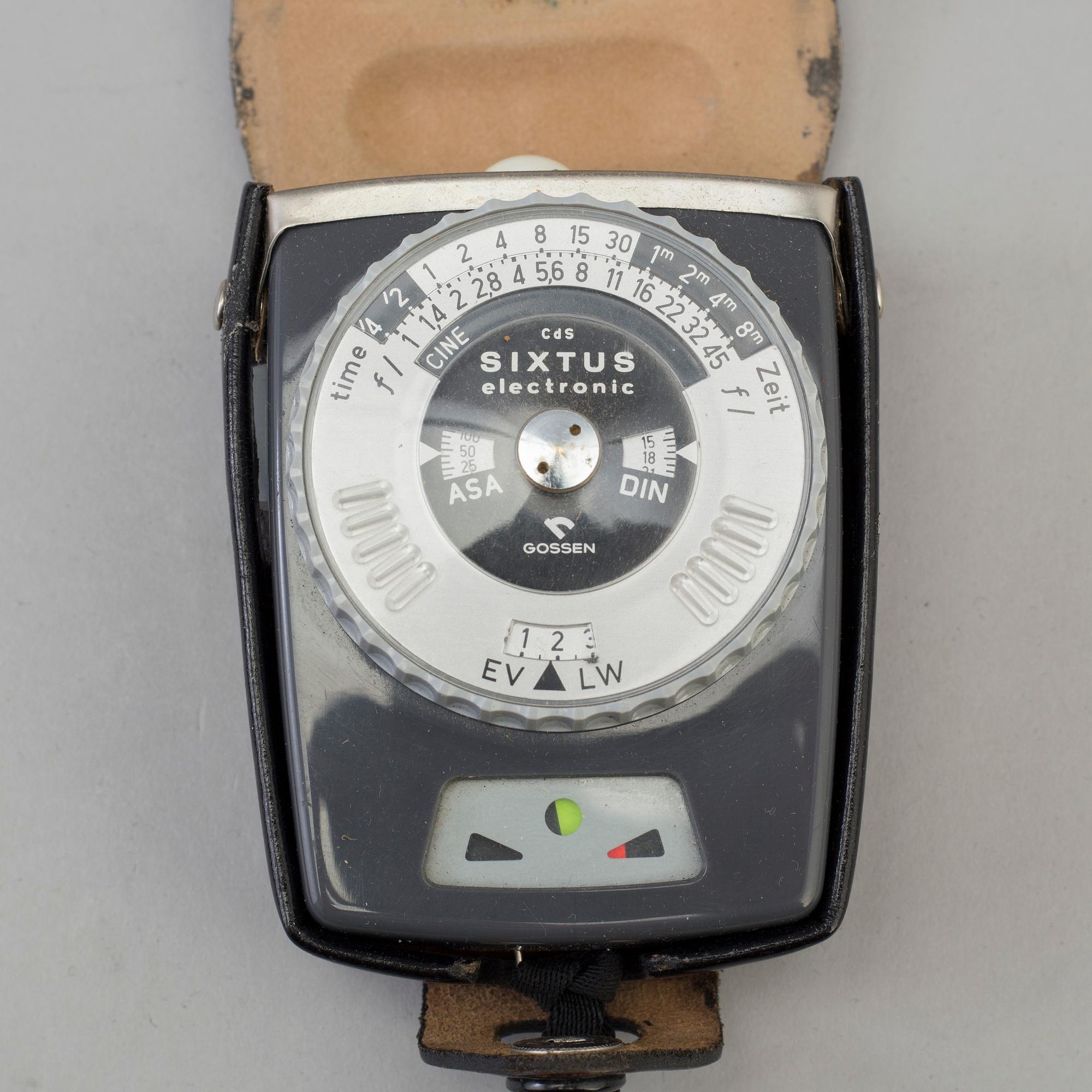 A Leica Leica IIIf no 527327 from 1951. With Elmar f=5 cm 1:3,5, Summarit f=5 cm 1:1,5 and more.