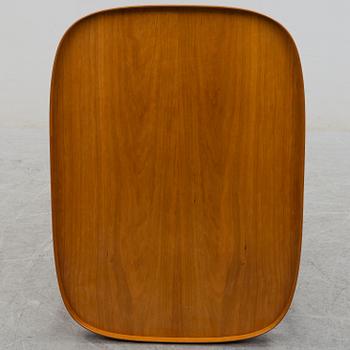 A model 974 mahogany table by Josef Frank, Svenskt Tenn, 1940's/50's.