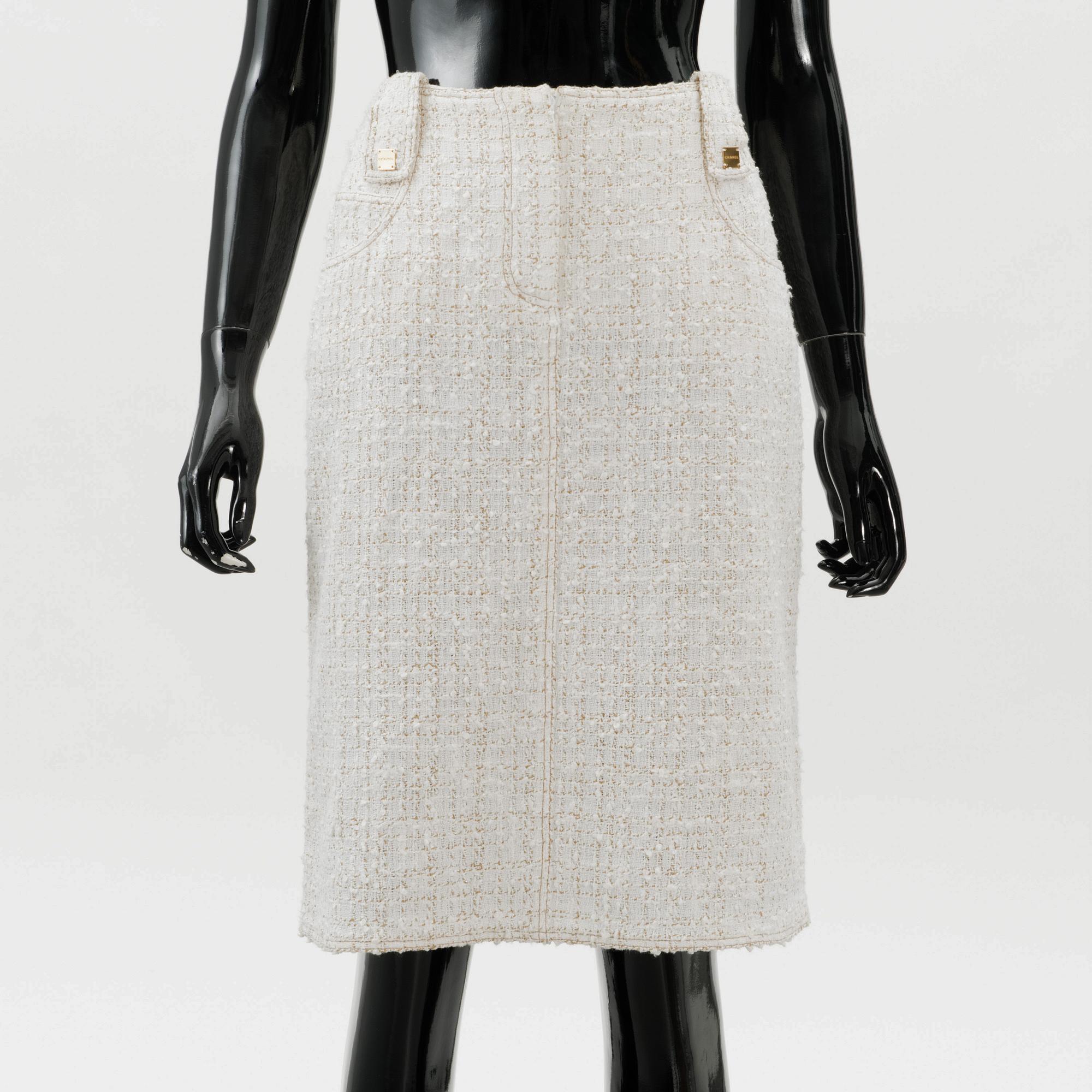 WOMENS TWO PIECE SUIT.