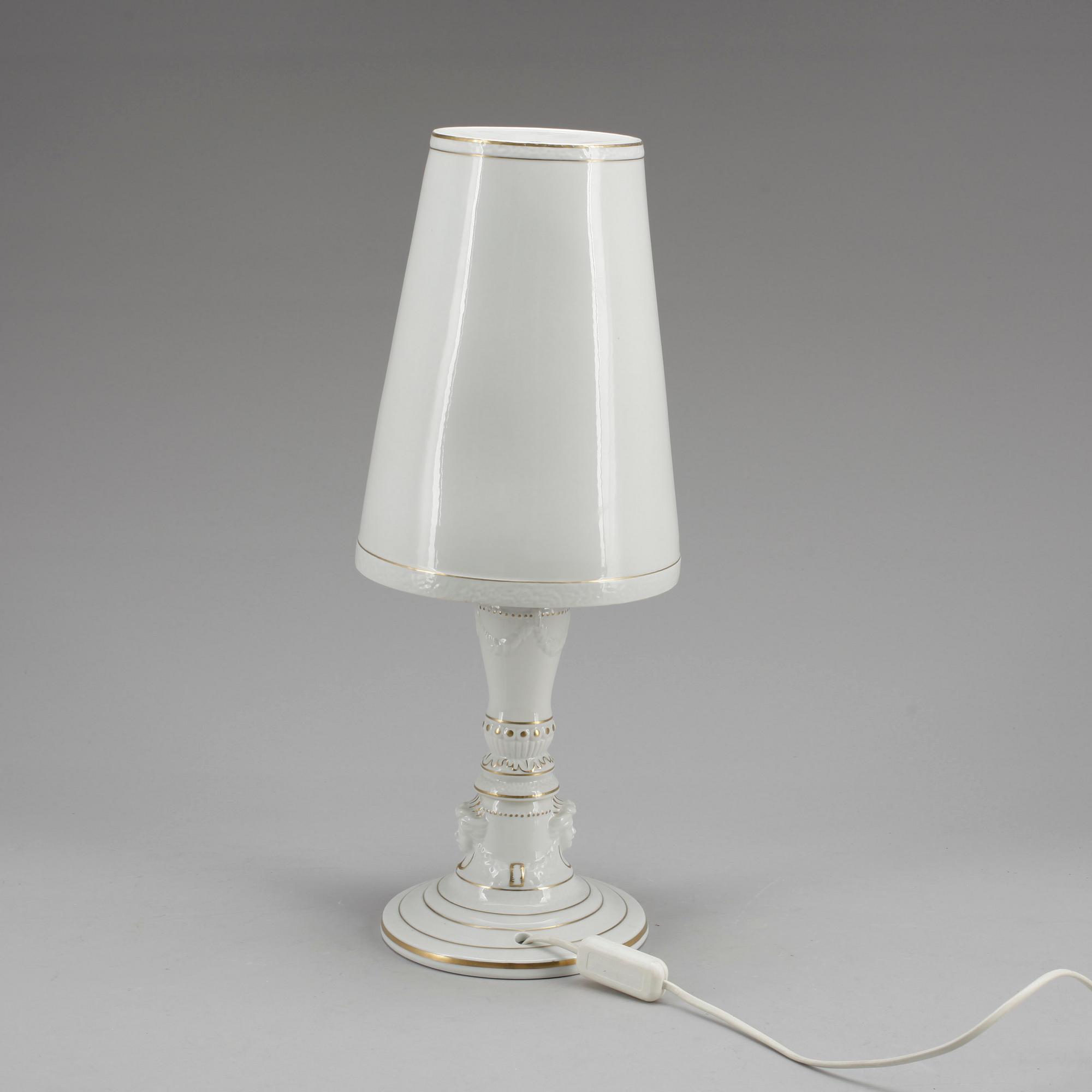 BORDSLAMPA, porslin, Schierholtz, 1900-talets andra hälft.