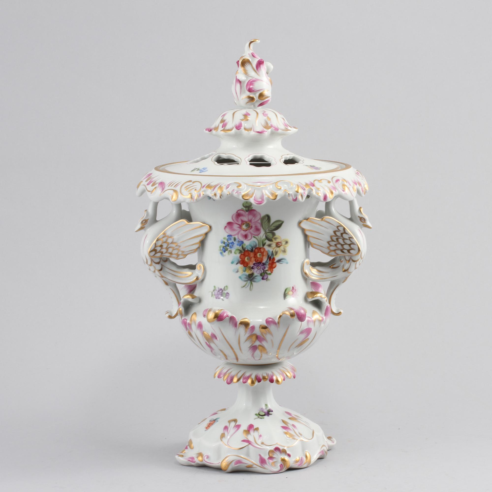 POTPURRIURNA, porslin, Herend, 1900-tal.