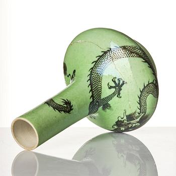 A green glazed vase with a five clawed dragons, Qing dynasty, Kangxi (1662-1722).