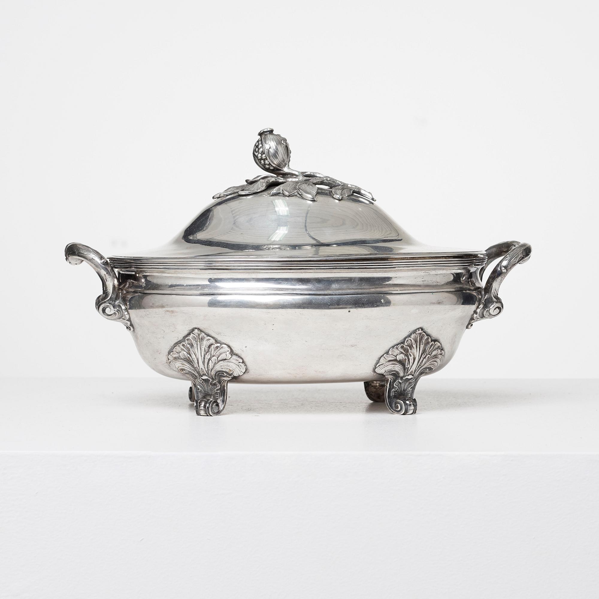 TERRIN, silver, rokokostil, CF Carlman, Stockholm 1912. Vikt ca 1960 gram.