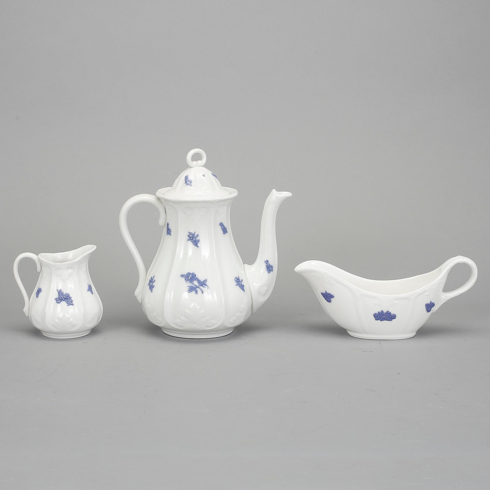 KAFFE- och MATSERVIS, 42 delar, "Blå Blom", bl.a. Gustavsberg.