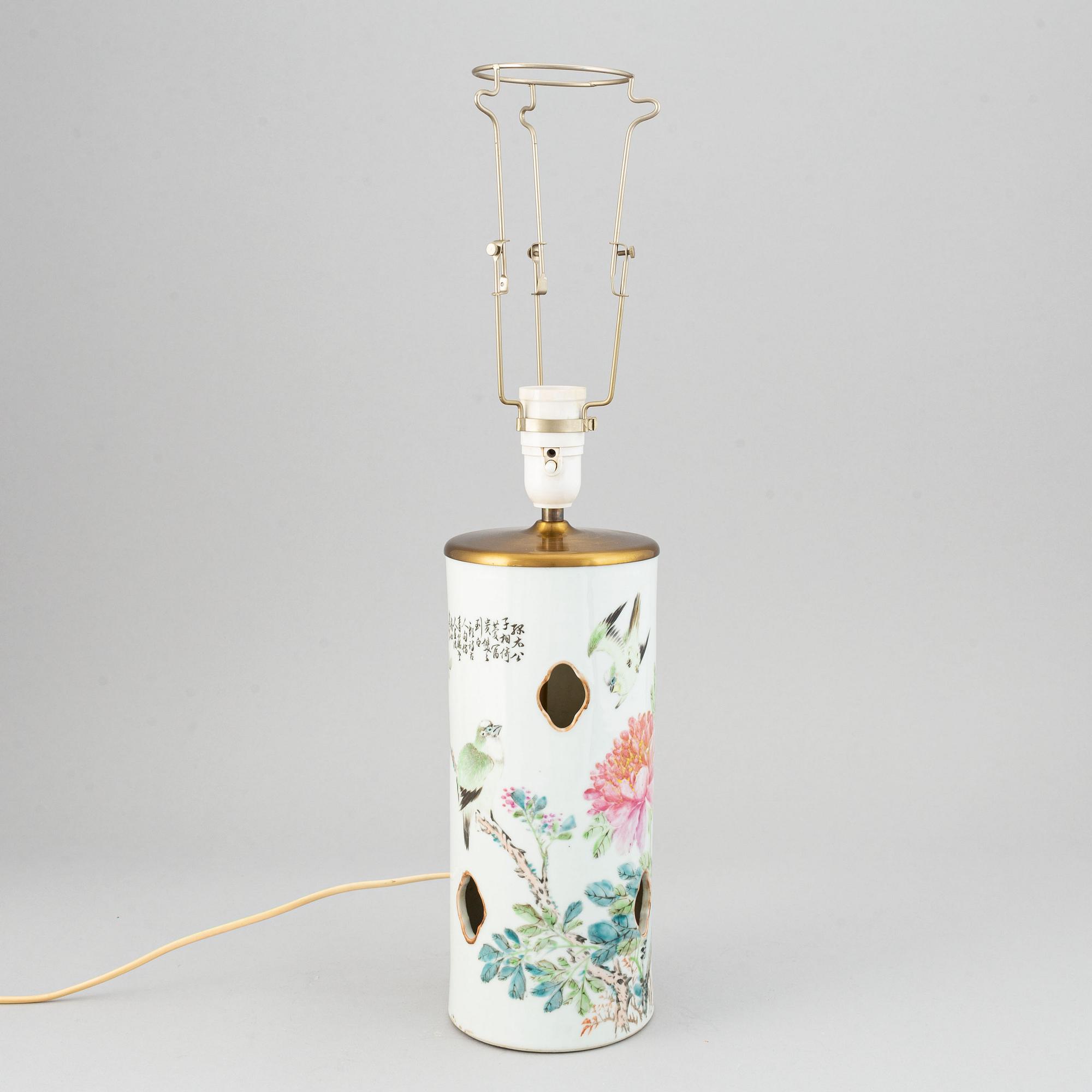 A famille rose hat stand, turned into table lamp, early 20th century.
