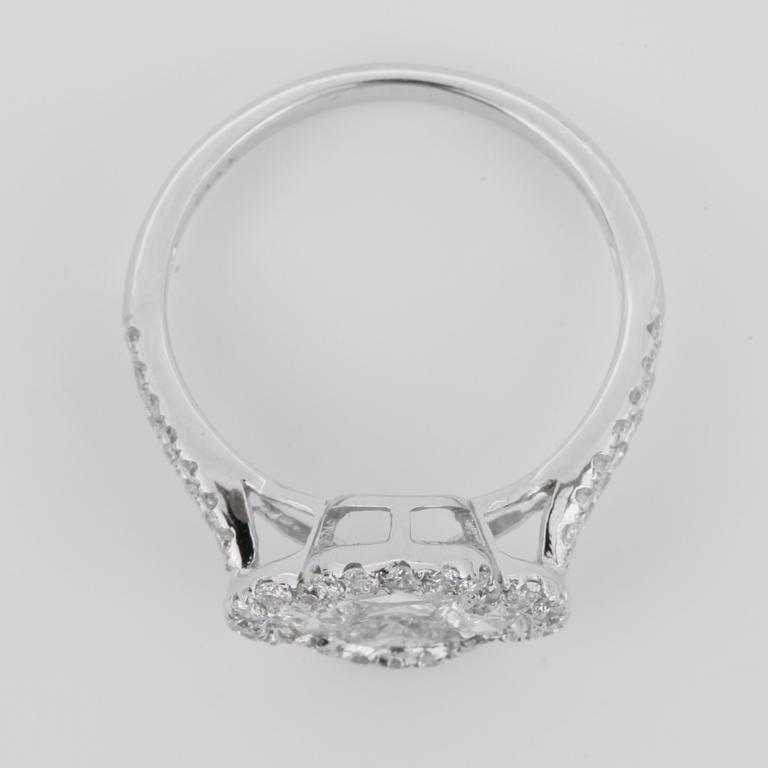 RING, 18 k vitguld, med briljant och marquiseslipade diamanter totalt 1.63 ct.