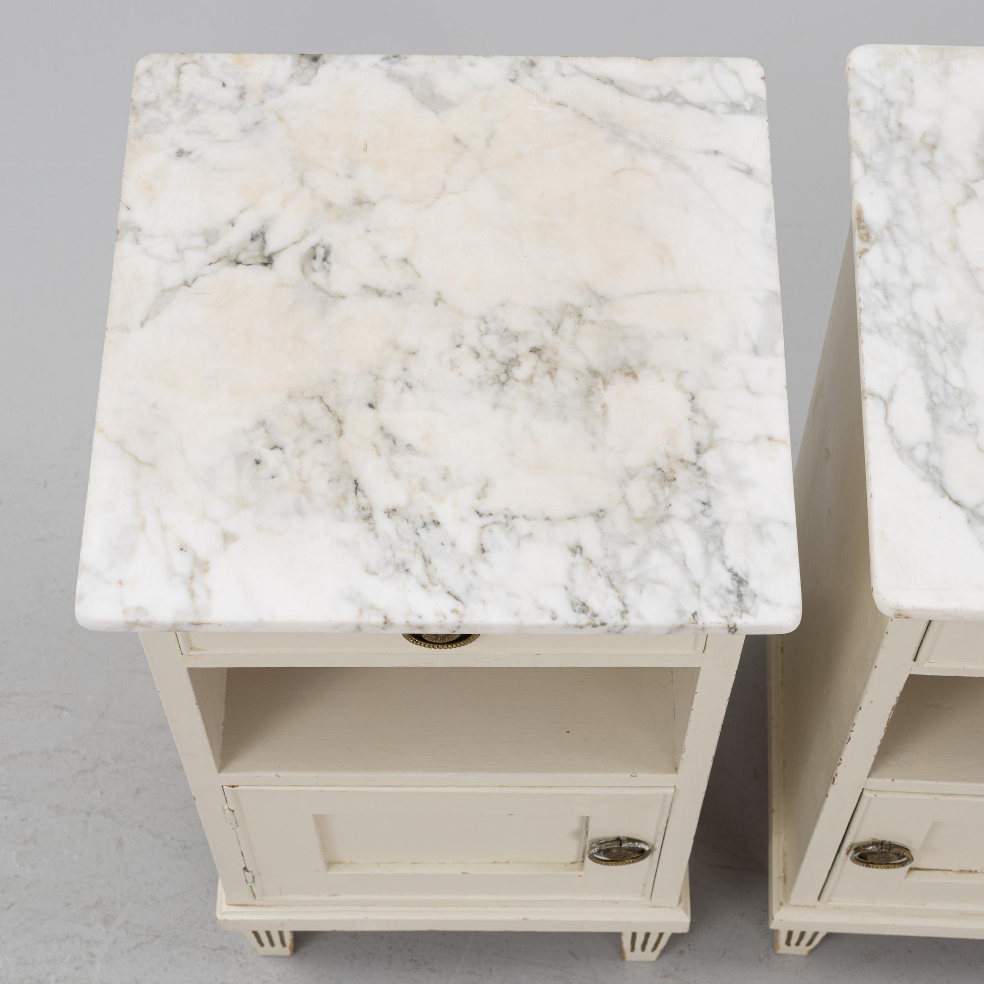 Sängbord, ett par, gustaviansk stil, tidigt 1900-tal.