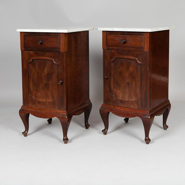 SÄNGBORD, 1 par, 1900-talets första hälft.