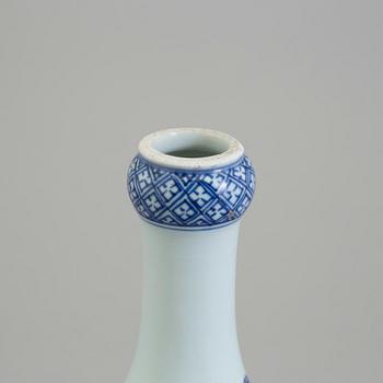 A blue and white vase, Qing dynasty, Qianlong (1736-95).