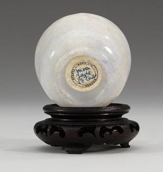 A moon jade wine cup, 19th Century.