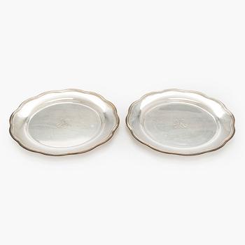 A 10-piece set of silver chargers, Kultateollisuus, Turku 1938 and 1980.